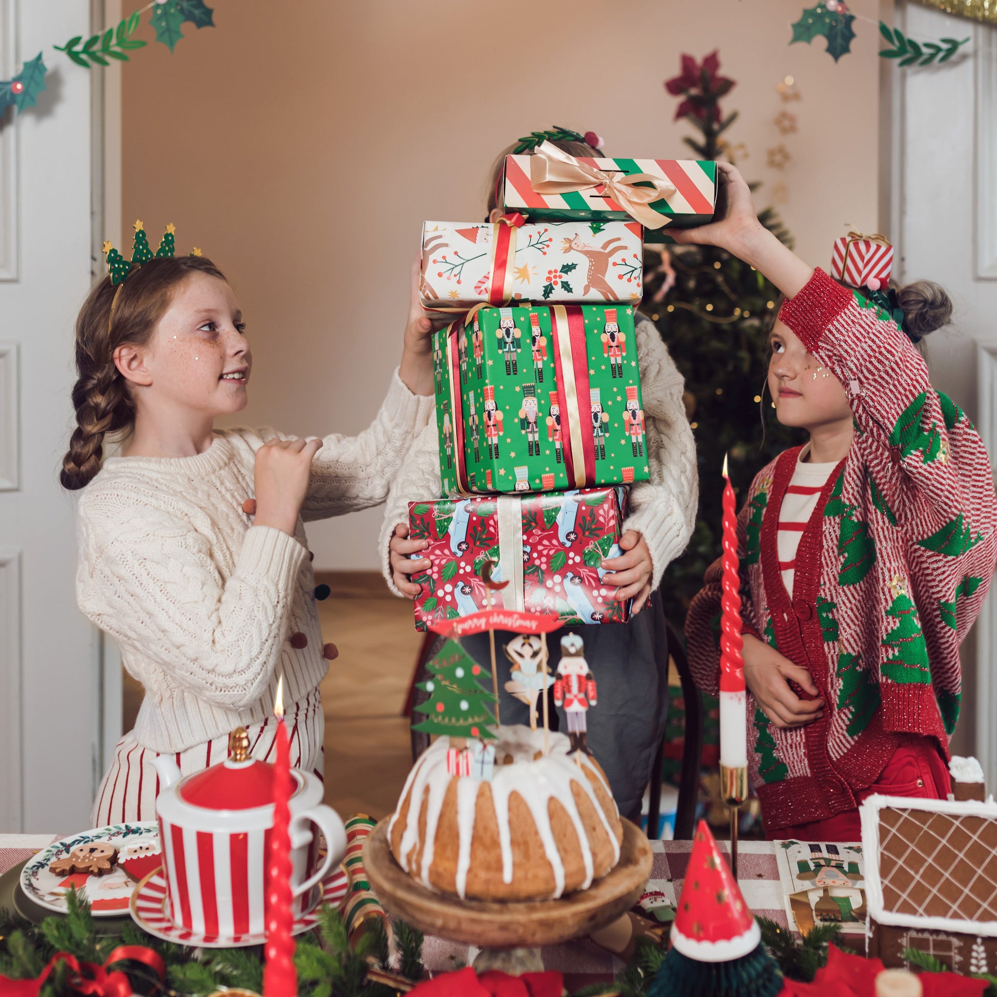 Party Deco Gift Wrapping Paper Roll 0.7 x 2m - Nutcracker