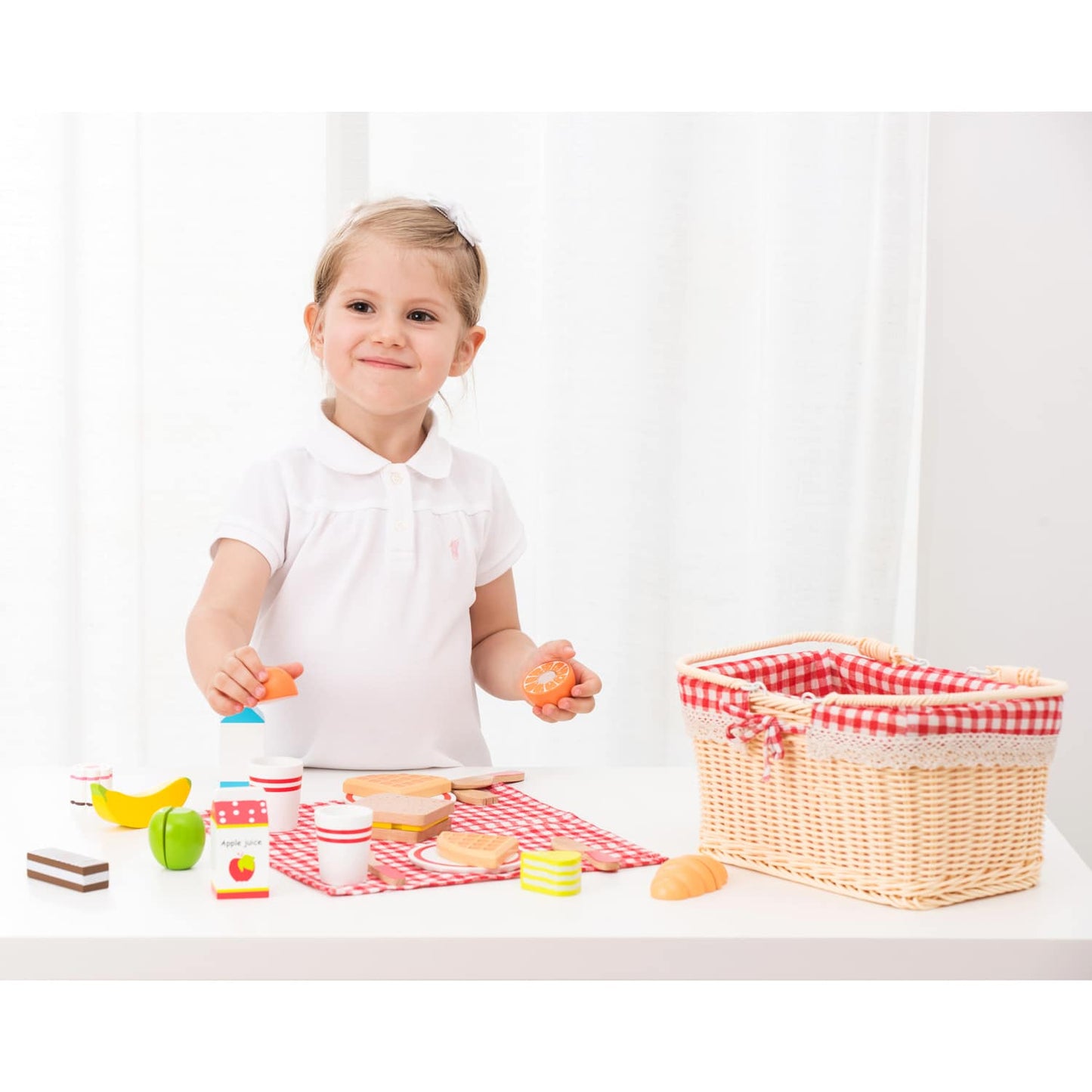 New Classic Toys - Picnic Basket Set