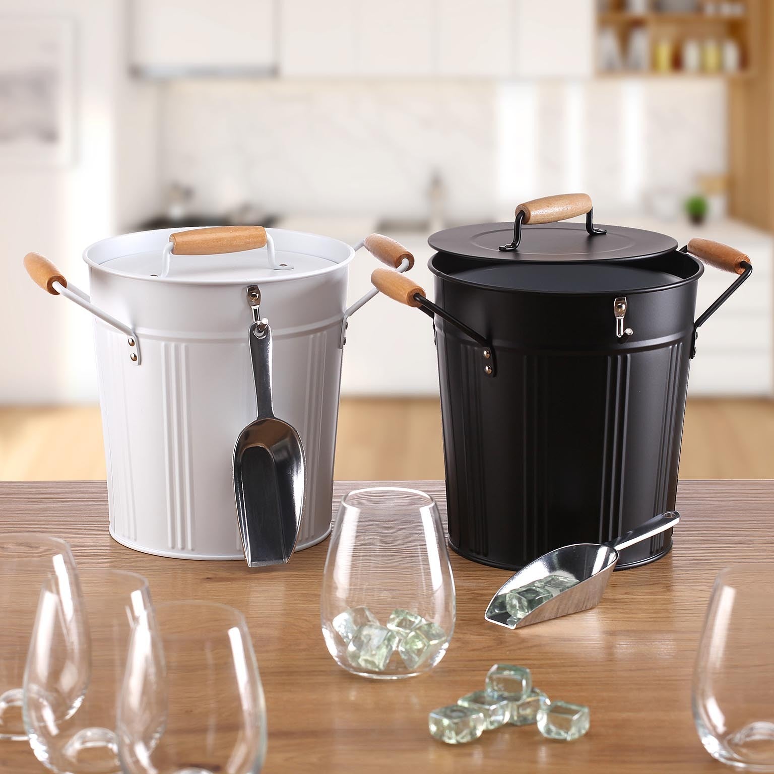 Ice Bucket With Lid & Spoon 20cm - Black